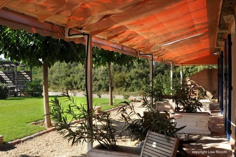 Les Hotes De La Combe Mouis Creissan Esterno foto