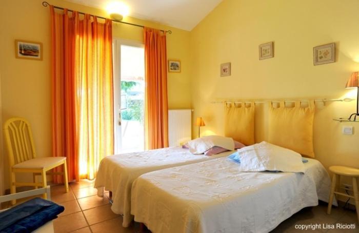 Les Hotes De La Combe Mouis Creissan Camera foto